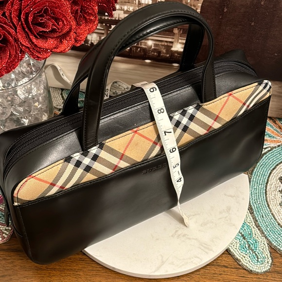 Burberry tote 👜 hand bag A Black Leather and Burberry canvas a beautiful piece. - Picture 12 of 15